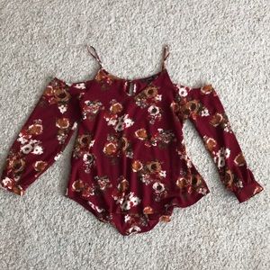🍓floral cut out shoulder shirt